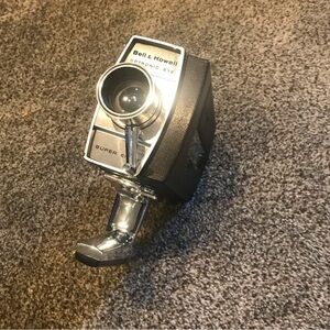 UNTESTED - Vintage Bell & Howell Super Eight Movie Camera - sold for parts only